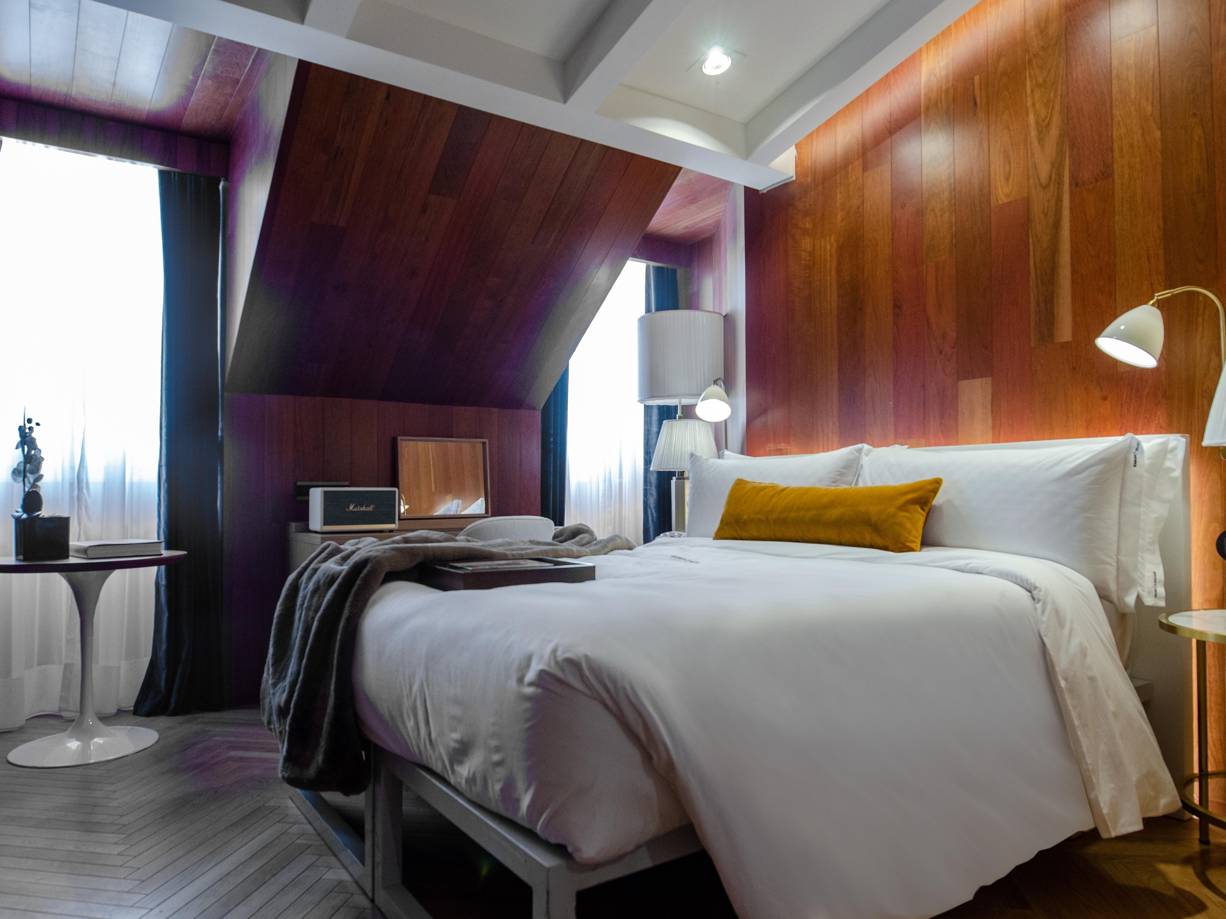 Browns Avenue Hotel Лиссабон Экстерьер фото A room at the hotel