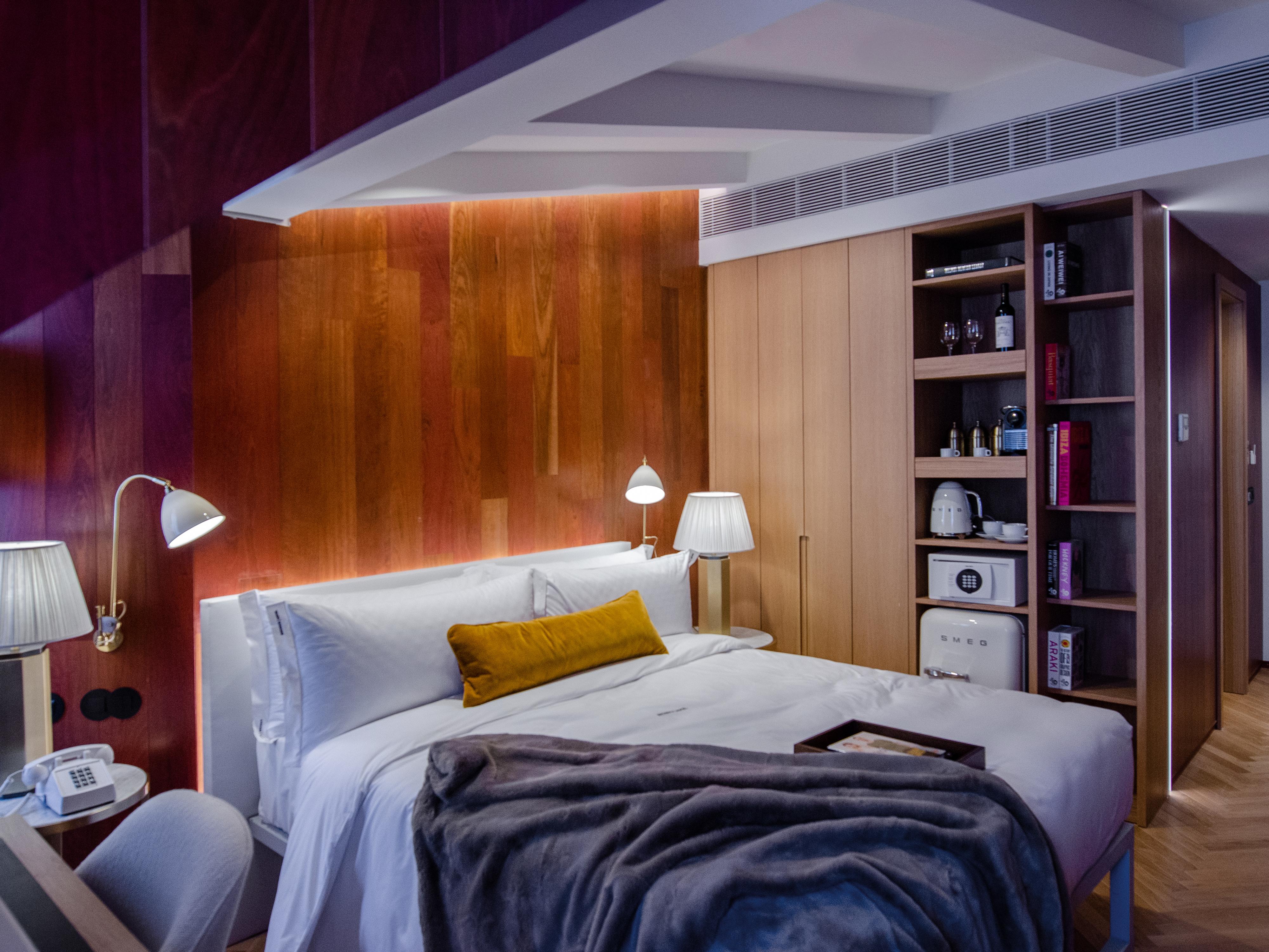 Browns Avenue Hotel Лиссабон Экстерьер фото A bedroom at the hotel