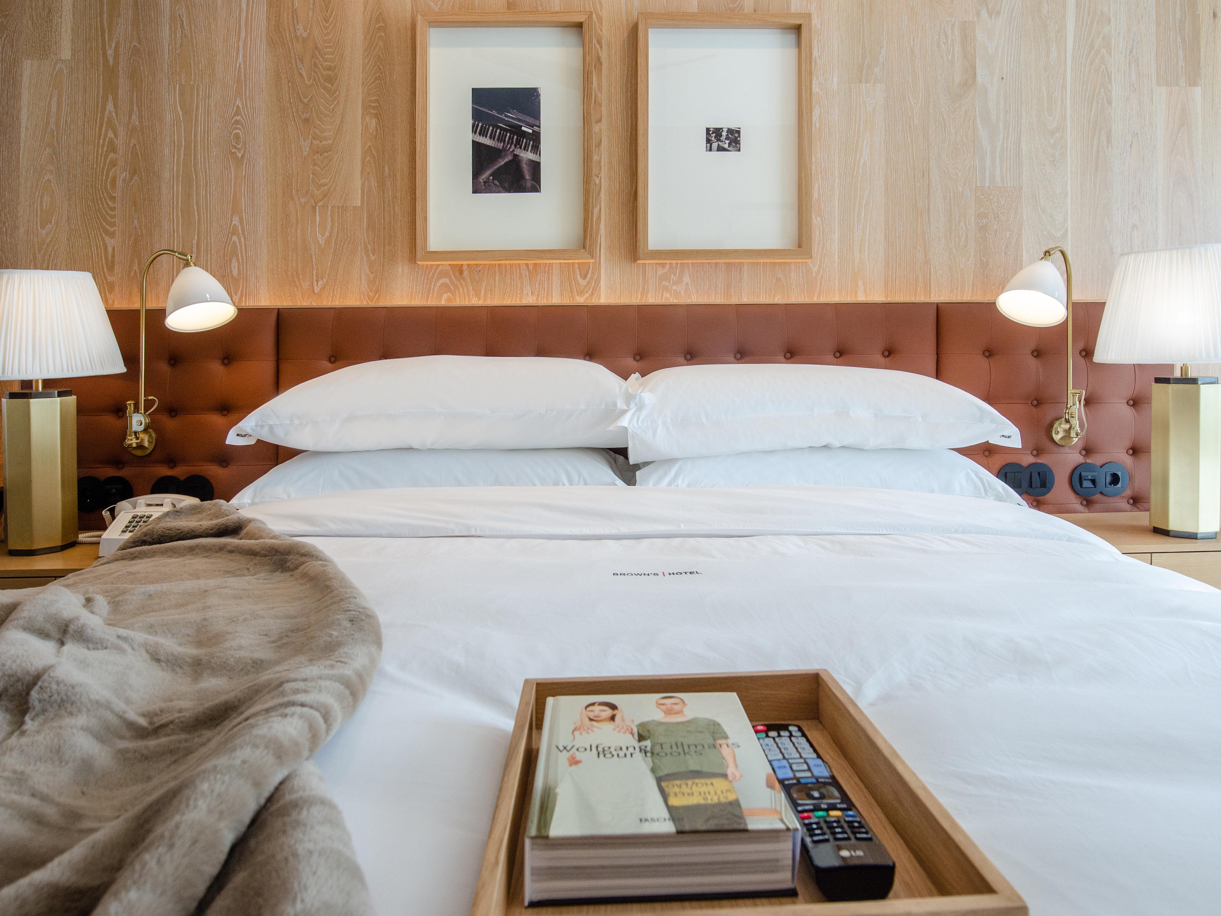 Browns Avenue Hotel Лиссабон Экстерьер фото A bedroom at the hotel