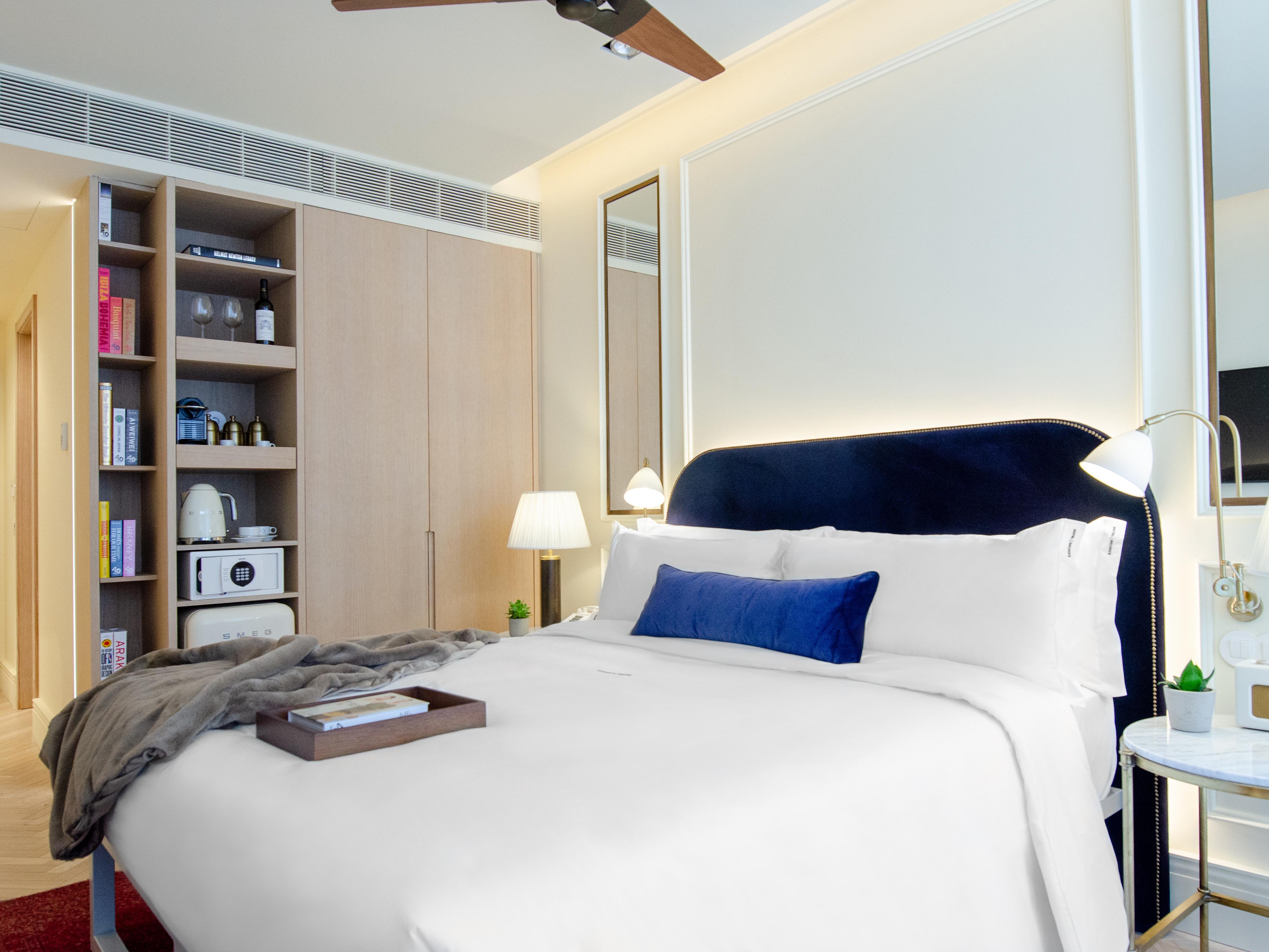 Browns Avenue Hotel Лиссабон Экстерьер фото A bedroom at the hotel