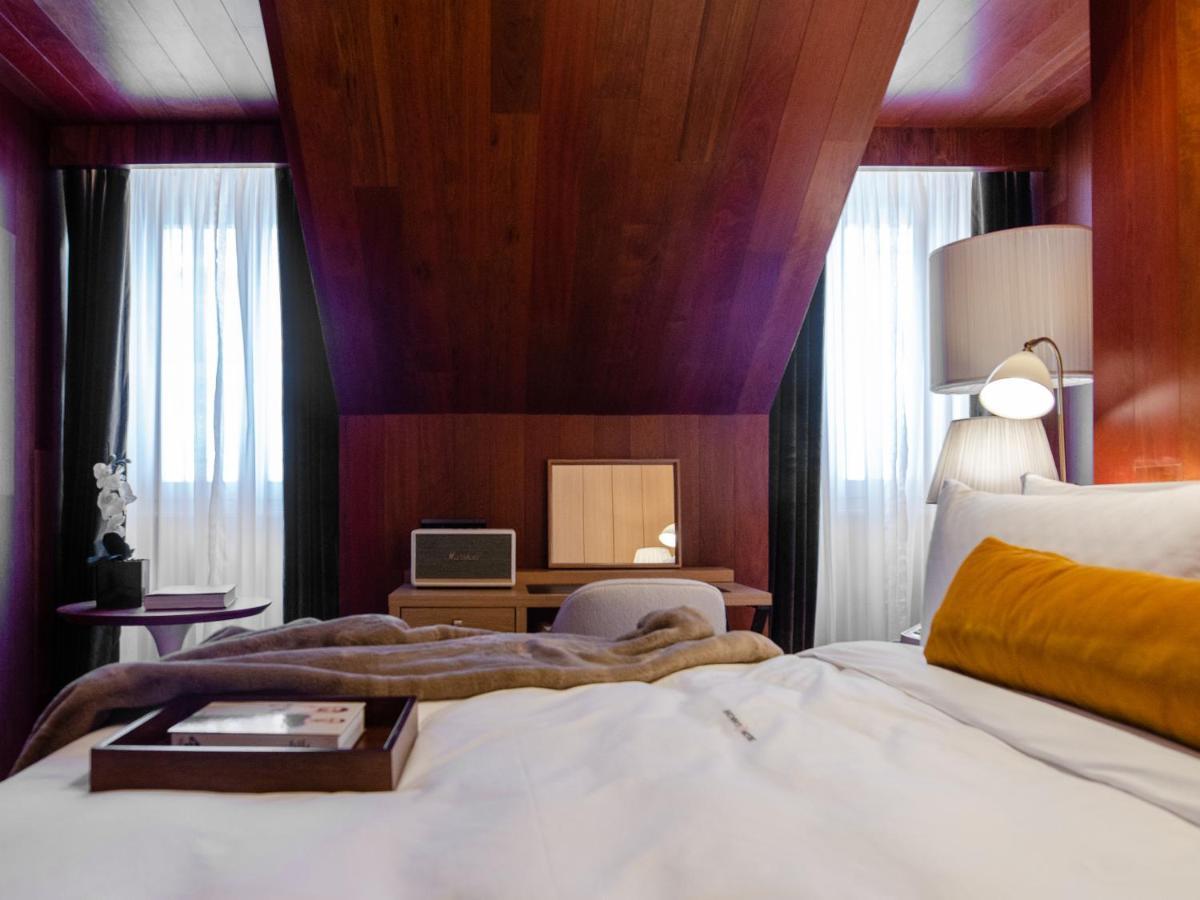Browns Avenue Hotel Лиссабон Экстерьер фото A room at the hotel