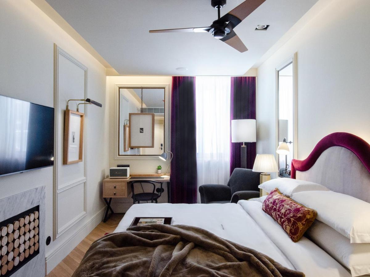 Browns Avenue Hotel Лиссабон Экстерьер фото A bedroom at the Hotel