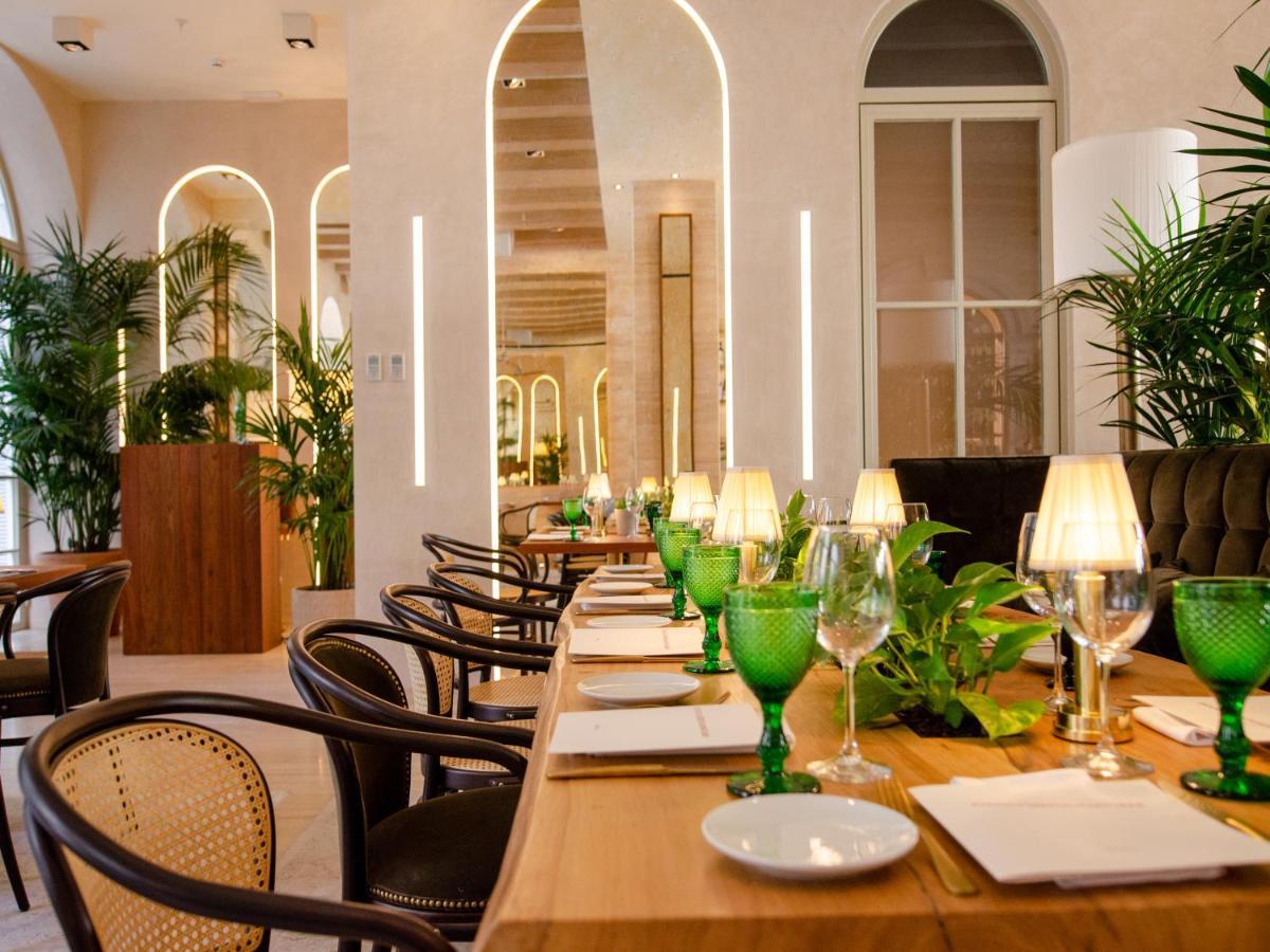 Browns Avenue Hotel Лиссабон Экстерьер фото Restaurant in the hotel